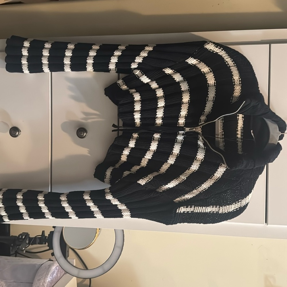Zara brand jacket, new, never worn, size XS, it's beautiful and short